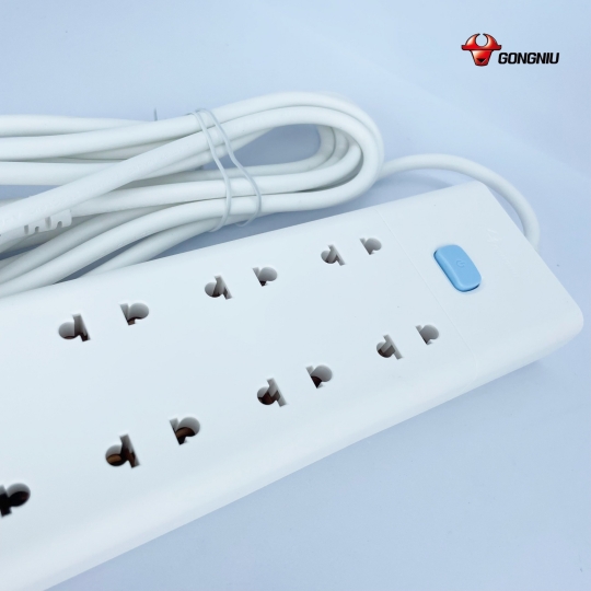 Ổ CẮM CHỐNG CHA GONEO ĐA NĂNG 8 Ổ 1 CÔNG TẮC 2500W – V1080