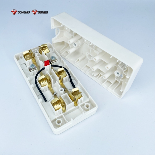 Ổ CẮM ĐIỆN GONEO W0210 – 3 CỔNG AN TOÀN